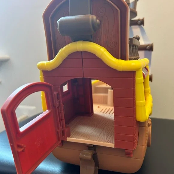 Collectable Fisher-Price Disney's Jake and The Never Land Pirates Jake's Musical - Picture 6 of 10